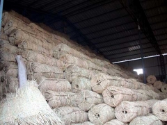 直接從草繩加工廠買草繩，讓客戶一年省一輛奧